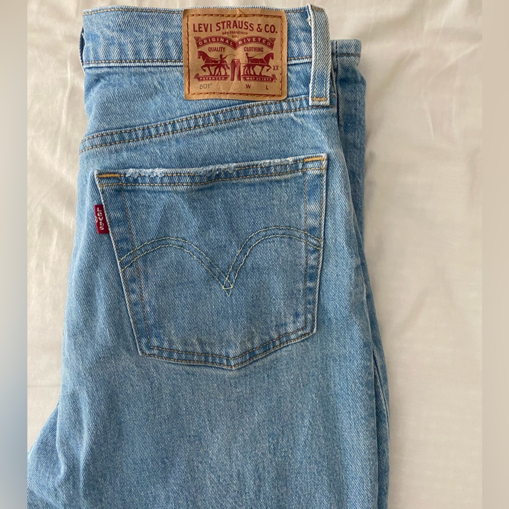 Levis straight leg light wash Jean